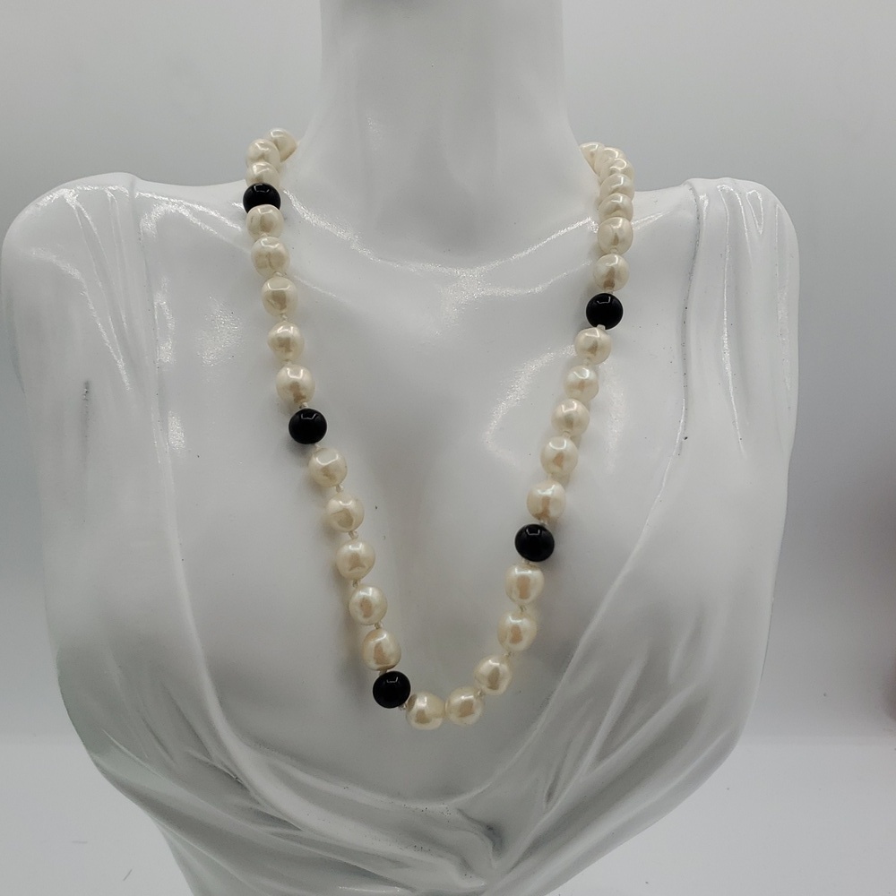 Trifari Stunning Beaded Formal Necklace 16 Inch N3614